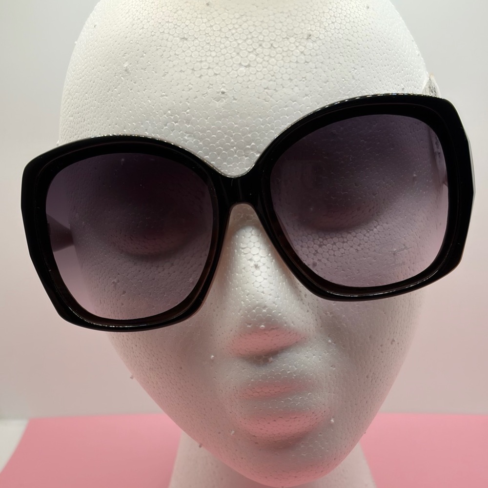 Jessica Simpson Oversized Two Tone Sunglasses